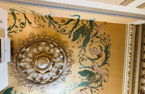 Menton Apartamento | EXCEPTIONNEL ! VENEZ SEJOURNER DANS LES 3 SUITES D'UN AUTHENTIQUE ANCIEN PALACE DE LA "BELLE EPOQUE" de 1874 ! UNIQUE !