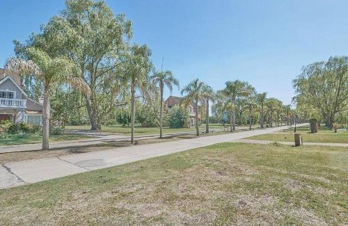 San Nicolás Villa | Exclusiva Casa en Country Club de Pilar con piscina climatizada 1500m2