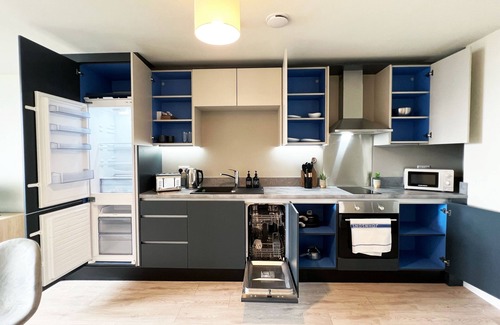 West Bromwich Apartamento | Apartamento-One Bedroom-Superior-Vista a lugar emblemático-Baño privado