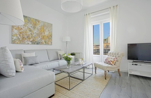 Palos de la Frontera Apartamento | Exclusive 3BR Apartment Near Retiro Park. Reina Sofia II