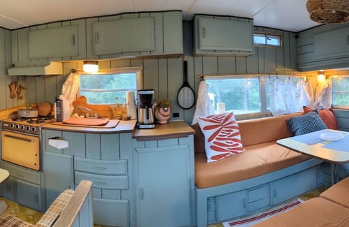 Champion Alquiler De RV | Exclusive Group Glamping Retreat – Entire Campground for Your Private Escape!