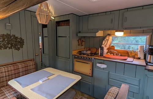 Champion Alquiler De RV | Exclusive Group Glamping Retreat – Entire Campground for Your Private Escape!