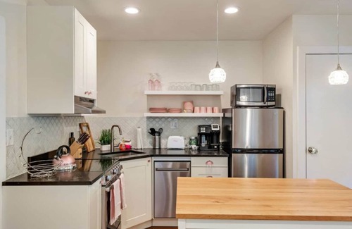 People's Freeway Apartamento | Exclusive Hot Tub use near Trax Line downtown