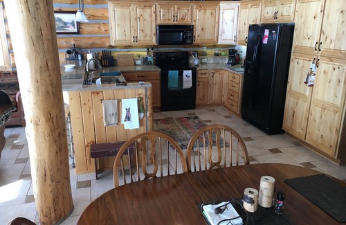 West Yellowstone Cabina | Lujo Lake Front Log Home (Menlo Place) a minutos del parque de Yellowstone