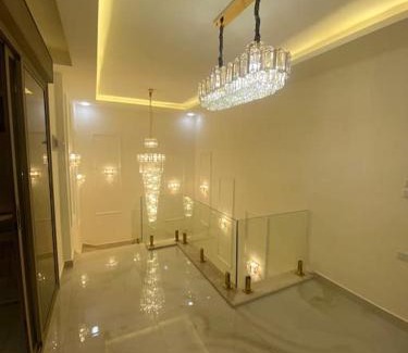 Jordan Apartamento | Exclusive Luxury Apartment with Panoramic and Stunning City Views Luxurious Finishes Modern Amenities and Private Terrace شقة فاخرة حصرية بإطلالات بانورامية مذهلة على المدينة تشطيبات فاخرة مرافق حديثة وتراس خاص