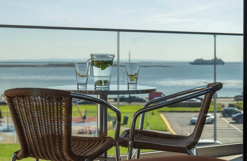 Galway Apartamento | Exclusive Luxury Seafront 2 Bedroom 1 Bathroom Apartment