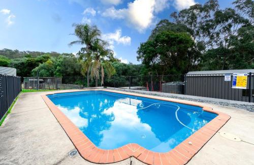 Mount Hunter Casa | Exclusive Manor Retreat Farm Stay Pool 5BD