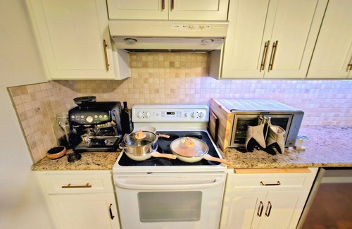 Arden-Arcade Casa | Exclusive Mid-Century Modern Retreat