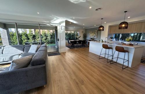 Clyde North Casa | Exclusive Perfectly Big House by My Lodgingfy International