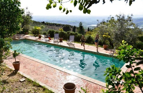 Baschi Villa | Villa en una exclusiva propiedad a lado de la colina: piscina, paseos en poni y cuido de niños
