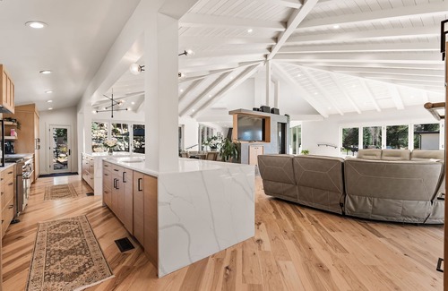 Olympus Cove Casa | Exclusive Resort Escape: Heated Pool, Spa & Pickleball by RedAwning