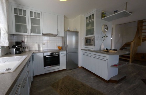 Ummanz Casa | Exclusive thatched house on the water, terrace, fireplace, sauna, WLAN, barbecue.145m²