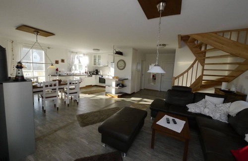 Ummanz Casa | Exclusive thatched house on the water, terrace, fireplace, sauna, WLAN, barbecue.145m²