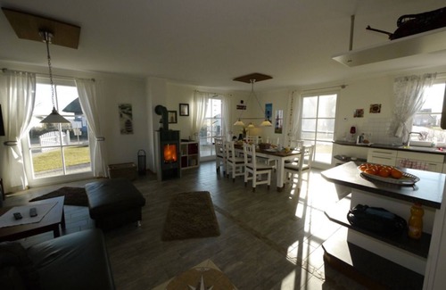 Ummanz Casa | Exclusive thatched house on the water, terrace, fireplace, sauna, WLAN, barbecue.145m²