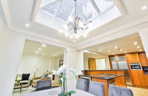 Knightsbridge Casa | Exclusive Townhouse next to Harrods.