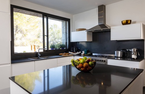 Vora-Sitges Villa | Exclusiva Villa en la Montaña del Garraf a Minutos del Mar