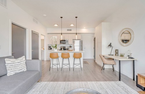 People's Freeway Apartamento | Executive 1BR/1BA CoWorking Dream Space