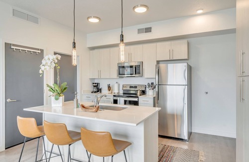 People's Freeway Apartamento | Executive 1BR/1BA CoWorking Dream Space