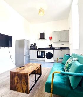 Bury Apartamento | Executive 1BR - Quiet Location - Wifi & Kitchen