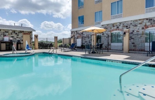 Southside Apartamento | Executive hotel suite with fitness room, WiFi, Pool in lovely San Antonio