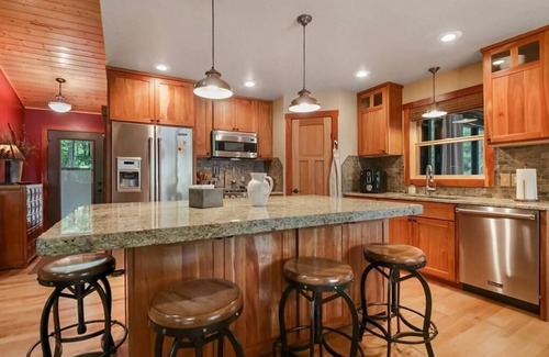 Stone Lake Cabina | Executive Luxury on LCO, Hayward