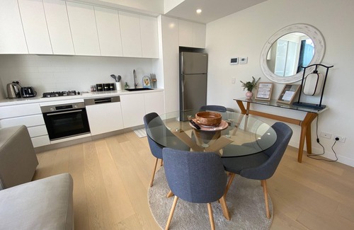 Engadine Apartamento | Executive Oasis | Chic 1BR + Courtyard Retreat