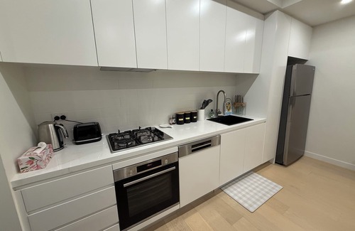 Engadine Apartamento | Executive Oasis | Chic 1BR + Courtyard Retreat