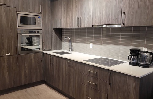 Niagara Condominio | Executive rental walk to CN tower aquarium sports food entertainment