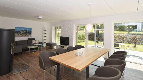 Lobbe Casa | Exklusive Reetdach-Villa Ostseefrische