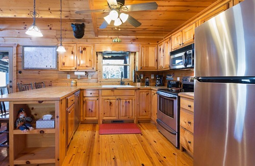 Hemp Cabina | Lujo REALOG Cabina-Ruidoso Trucha Creek-Great MTN / Valley Views-WIFI-FirePit-Arcade