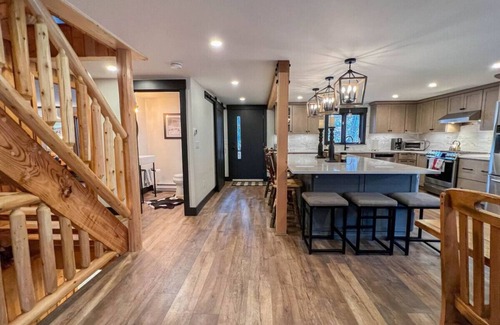 North Conway Casa | Expansive 3800 ft.² Home | Private Gym & Hot Tub!