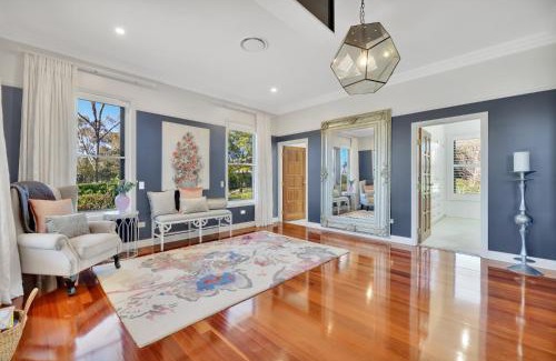Cotswold Hills Casa | Expansive Cotswold Hills Retreat with Garden BBQ