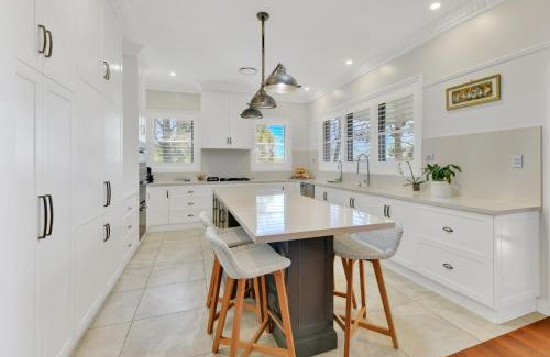 Cotswold Hills Casa | Expansive Cotswold Hills Retreat with Garden BBQ