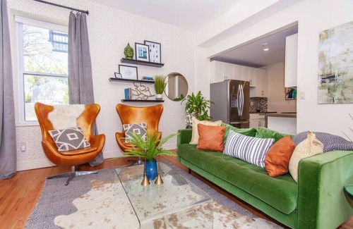 Washington Park Casa | Expansive Essential Triplex | near T