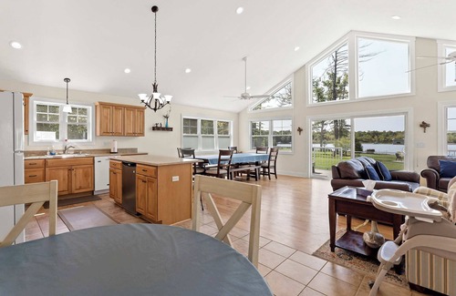 Kendall Casa | * TODO NUEVO ABIERTO MAYO DE 2019 * SWAN SHORES - PVT BEACH / DOCK; S HAVEN / SAUGATUCK AREA