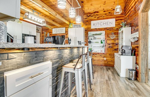 Clarkridge Casa | Expansive Mountain Home Rental w/ Yard & Fire Pit!