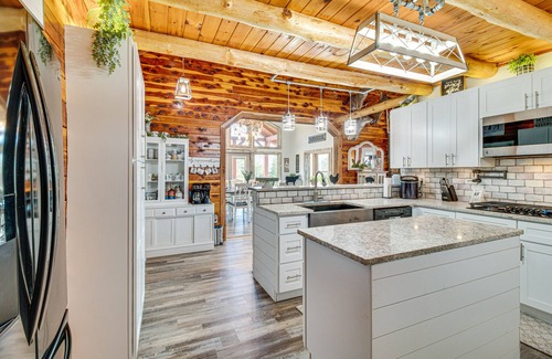 Clarkridge Casa | Expansive Mountain Home Rental w/ Yard & Fire Pit!