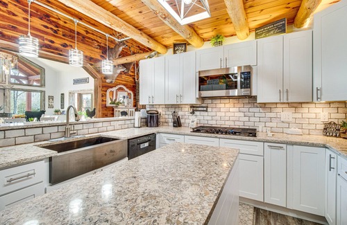 Clarkridge Casa | Expansive Mountain Home Rental w/ Yard & Fire Pit!