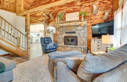 Clarkridge Casa | Expansive Mountain Home Rental with Yard and Fire Pit!