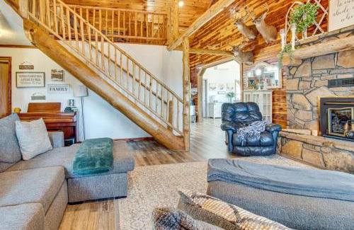 Clarkridge Casa | Expansive Mountain Home Rental with Yard and Fire Pit!
