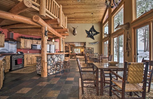 Emily Cabina | NUEVO-Expansivo Ruth Lake Home-Dock, Firepit & Beach