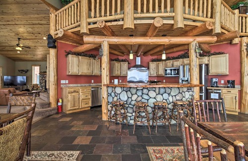 Emily Cabina | NUEVO-Expansivo Ruth Lake Home-Dock, Firepit & Beach