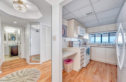Sand Key Condominio | Expansive Views from this 19th Floor Condo