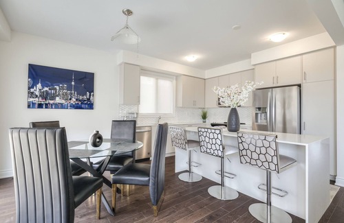 Bradford Casa | Experience Luxury Living-Minutes from Canada's Wonderland
