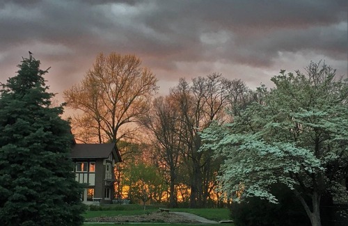 Rock Island Apartamento | Experience a 3 bedroom historic apartment Rock Island, IL