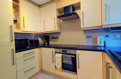 Wigan Casa | Experience Comfort and Style at Our Modern Luxury 3-Bedroom Guesthouse in Wigan"