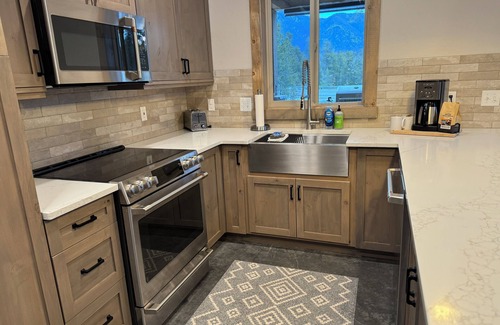 Coram Condominio | Experience Glacier From This Stunning 2bd/2ba Condo w/Private Hot Tub & BBQ #1-4