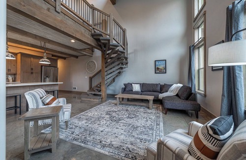 Coram Condominio | Experience Glacier From This Stunning 2bd/2ba Condo w/Private Hot Tub & BBQ #1-4