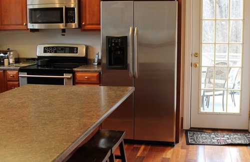 Laurel Ridge Chalet De Esquí | Asheville Mountain Chateau con vistas de millones de dólares y una gran bañera de hidromasaje