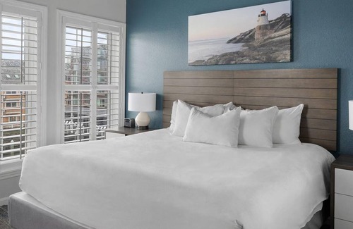 Yachting Village Complejo | Experience Newport Beauty at Wyndham Newport Onshore - 1 Bedroom